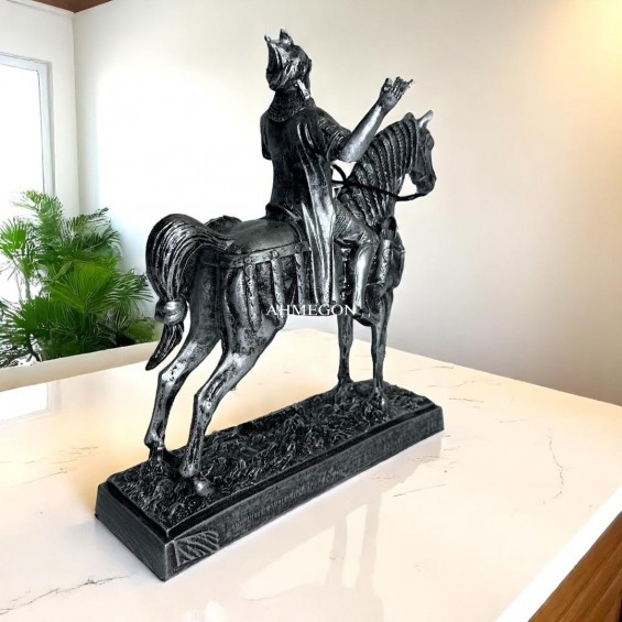 Sultan Alparslan Büstü Sultan Alparslan Büstü
