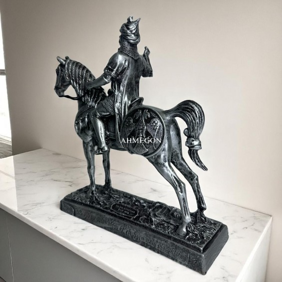 Sultan Alparslan Büstü Sultan Alparslan Büstü