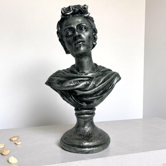 Frida Kahlo Biblosu Figürü Heykeli Frida Kahlo Biblosu Figürü Heykeli