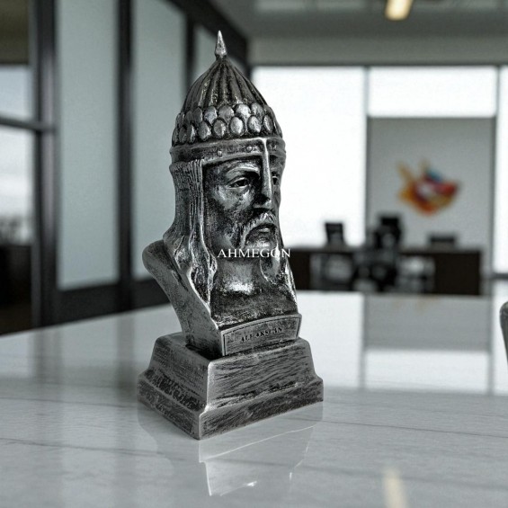 Sultan Alparslan Büst Heykel Biblo Figürü Sultan Alparslan Büst Heykel Biblo Figürü
