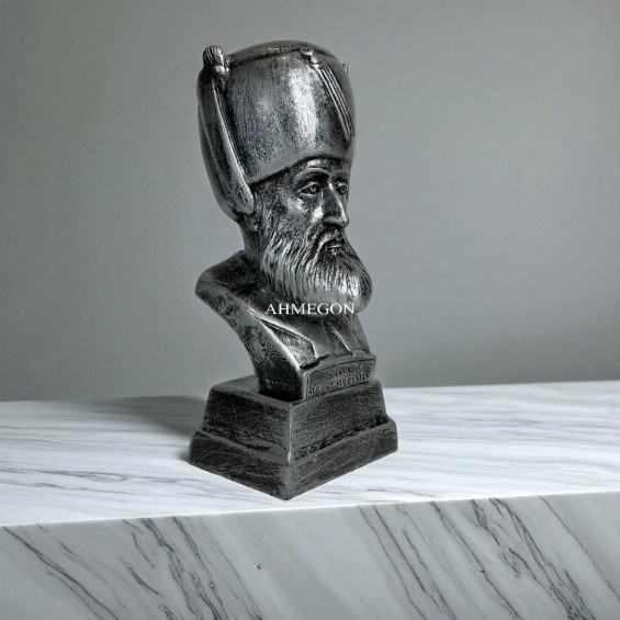 Kanuni Sultan Süleyman Büstü Kanuni Sultan Süleyman Büstü