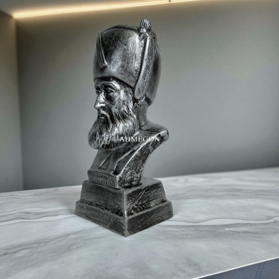 Kanuni Sultan Süleyman Büstü Kanuni Sultan Süleyman Büstü