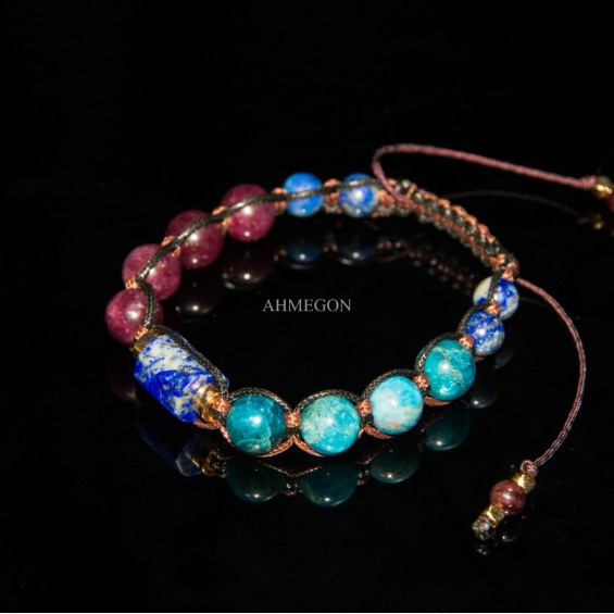 Lapis Lazuli, Apatit ve Çilek Taşlı Erkek Bileklik – Ruhsal Netlik, Duygusal Denge ve İlham Kaynağı Lapis Lazuli, Apatit ve Çilek Taşlı Erkek Bileklik – Ruhsal Netlik, Duygusal Denge ve İlham Kaynağı