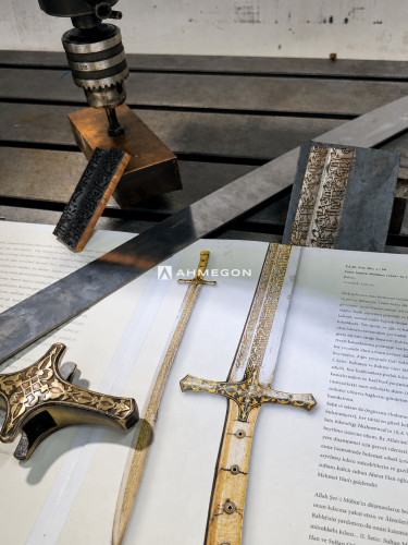 (ÖN SİPARİŞ) TOPKAPI SARAYI 24 AYAR ALTIN İŞLEMELİ FATİH SULTAN MEHMET KILICI 126 CM 