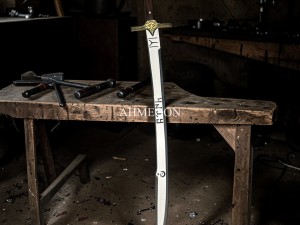 Kurt Başlı Türk Kılıcı – Özgürlüğün ve Cesaretin Simgesi